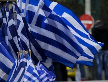 Αγριο «πέσιμο» σε βουλευτή του ΣΥΡΙΖΑ στην Κεφαλονιά: «Τον λαό τον ρωτήσατε για τη Μακεδονία; - Είστε προδότες» (βίντεο)